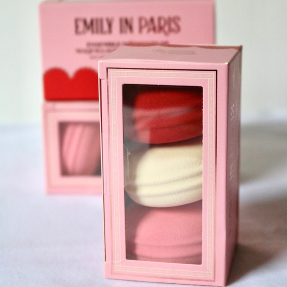 NWT Emily in Paris Macron 3 Piece Make Up Sponge Set Red Pink Cute Dessert - Picture 6 of 8